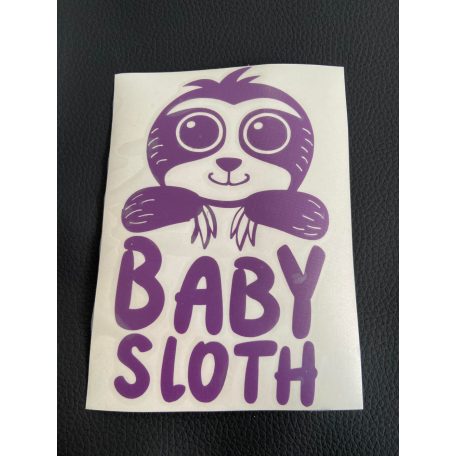 AUTÓS BABY SLOTH MATRICA DEKOR 12X16 CM LILA