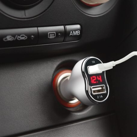 MNC Autós szivargyújtó adapter - 2 x USB, feszültségmérővel és árammérővel - fehér