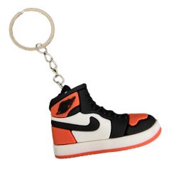 Kosárlabda cipő kulcstartó narancssárga fekete színben