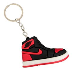 Kosárlabda cipő kulcstartó piros fekete színben