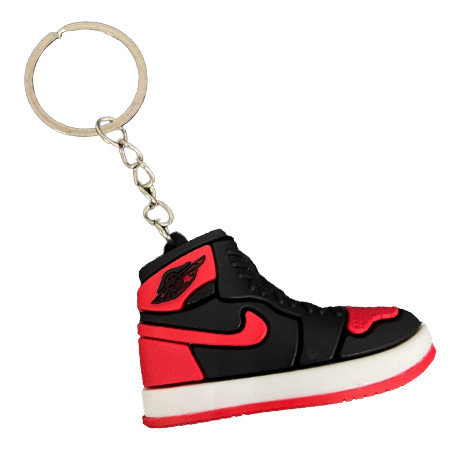 Kosárlabda cipő kulcstartó piros fekete színben